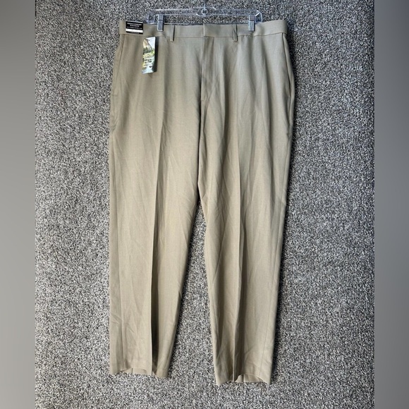 Haggar Premium Comfort Expandable Waist Classic Fit Pants SZ 40x30 NWT - Picture 2 of 8